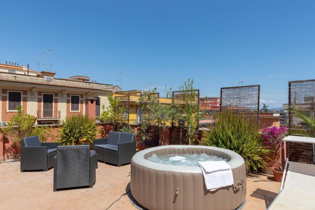 Penthouse With Jacuzzi On Private Terrace In Trastevere Roma Exterior foto