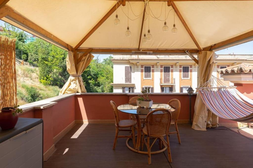 Penthouse With Jacuzzi On Private Terrace In Trastevere Roma Exterior foto